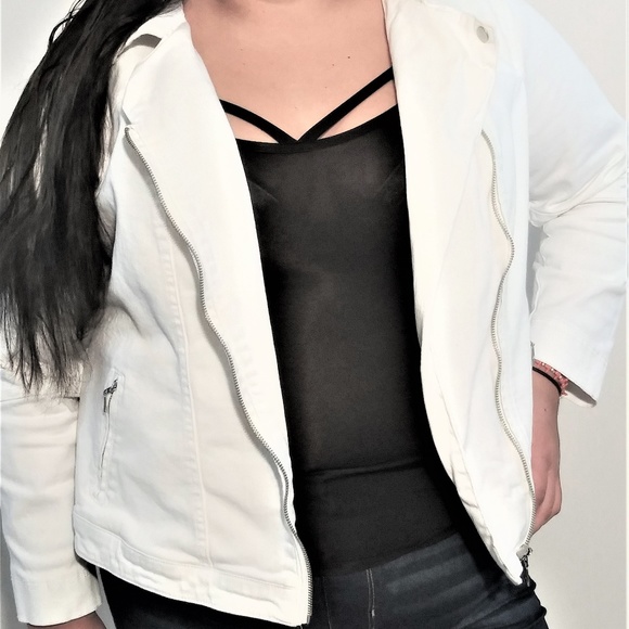 Roz & Ali Jackets & Blazers - Stylish Roz & Ali White Jean Jacket